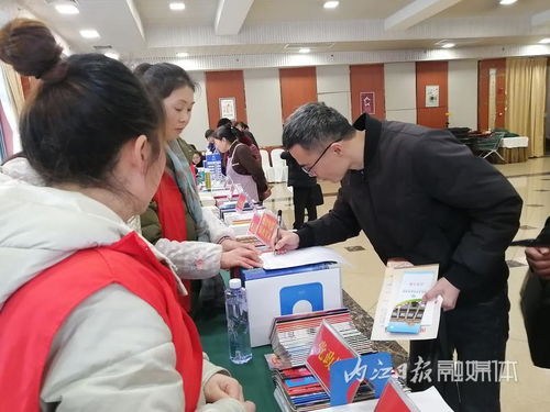 內江市市中區(qū)圖書館首次亮相兩會現(xiàn)場，提供專業(yè)文獻信息咨詢服務