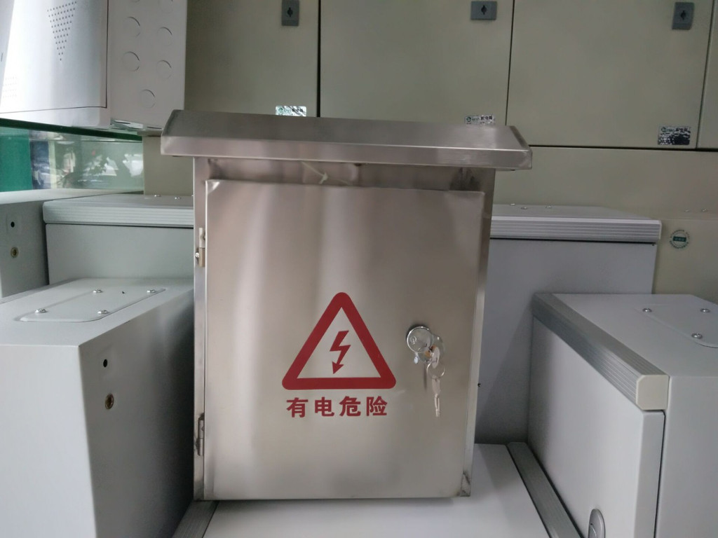 網(wǎng)聯(lián)電氣廠家詳解 304不銹鋼戶外配電箱防水防銹全剖析與高清細節(jié)圖鑒